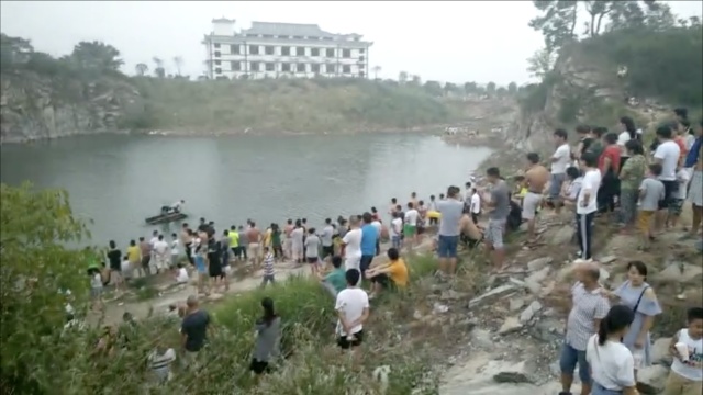 武汉10人结伴野泳，一17岁少年溺亡