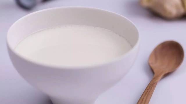 姜撞奶，牛奶与姜的完美反应！